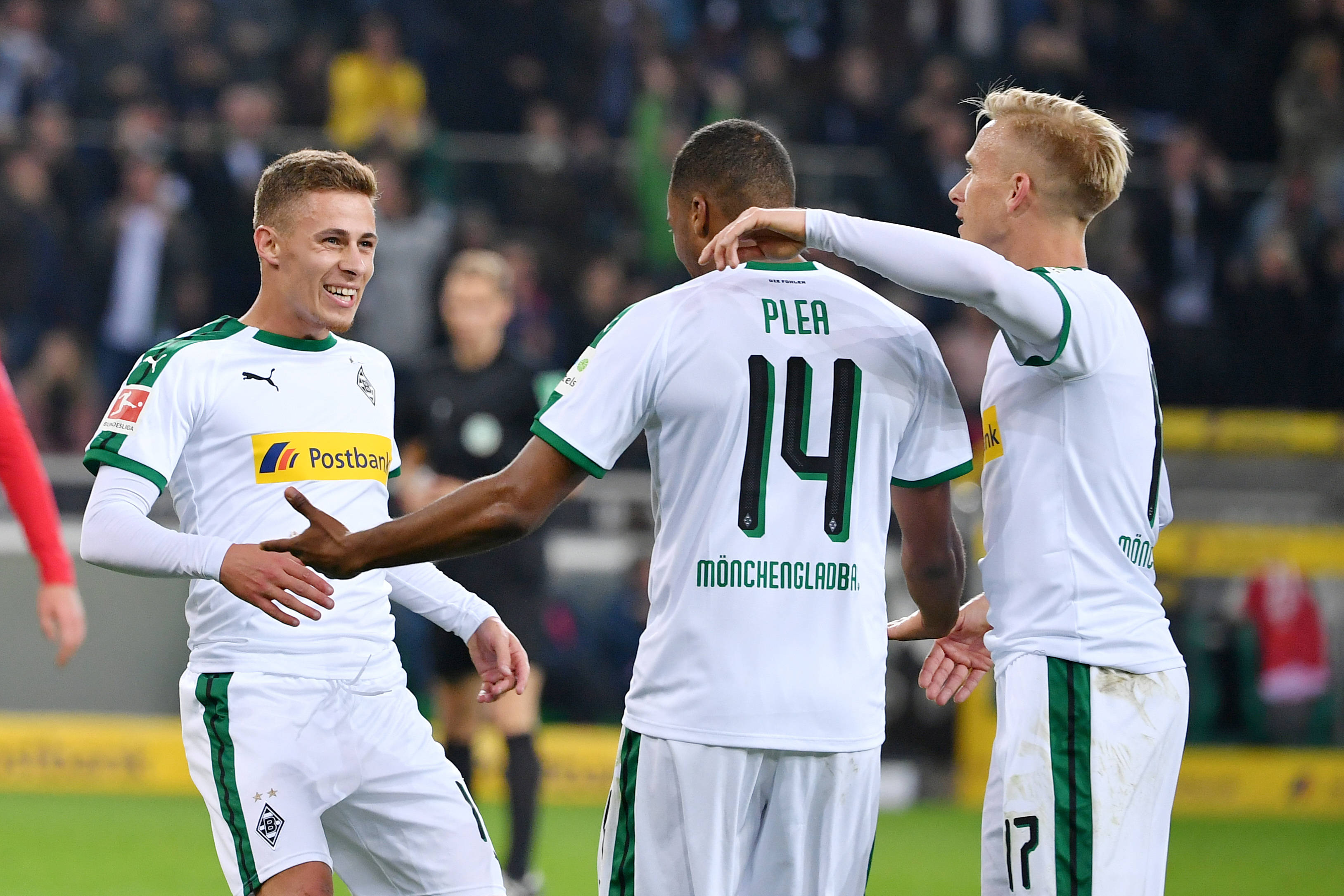 九游官网包含阿贾克斯围绕德国杯战术微调今夜广厦男篮备战欧超杯,集结日斯图加特备战欧冠看傻球迷的词条